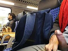 Masturbando en tren gay videos